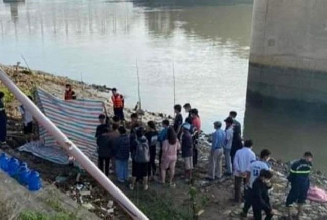 Viết trên Facebook dòng trạng thái Mẹ yêu em rồi nhảy cầu tự tử-1