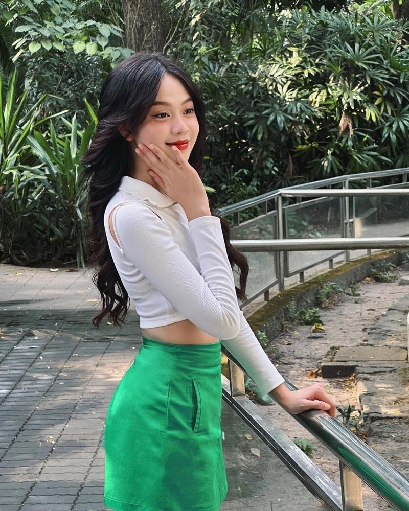 Hoa hậu Thanh Thủy chuộng mặc crop-top khoe eo thon-10