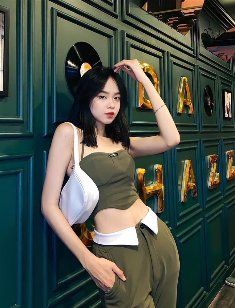 Hoa hậu Thanh Thủy chuộng mặc crop-top khoe eo thon-13