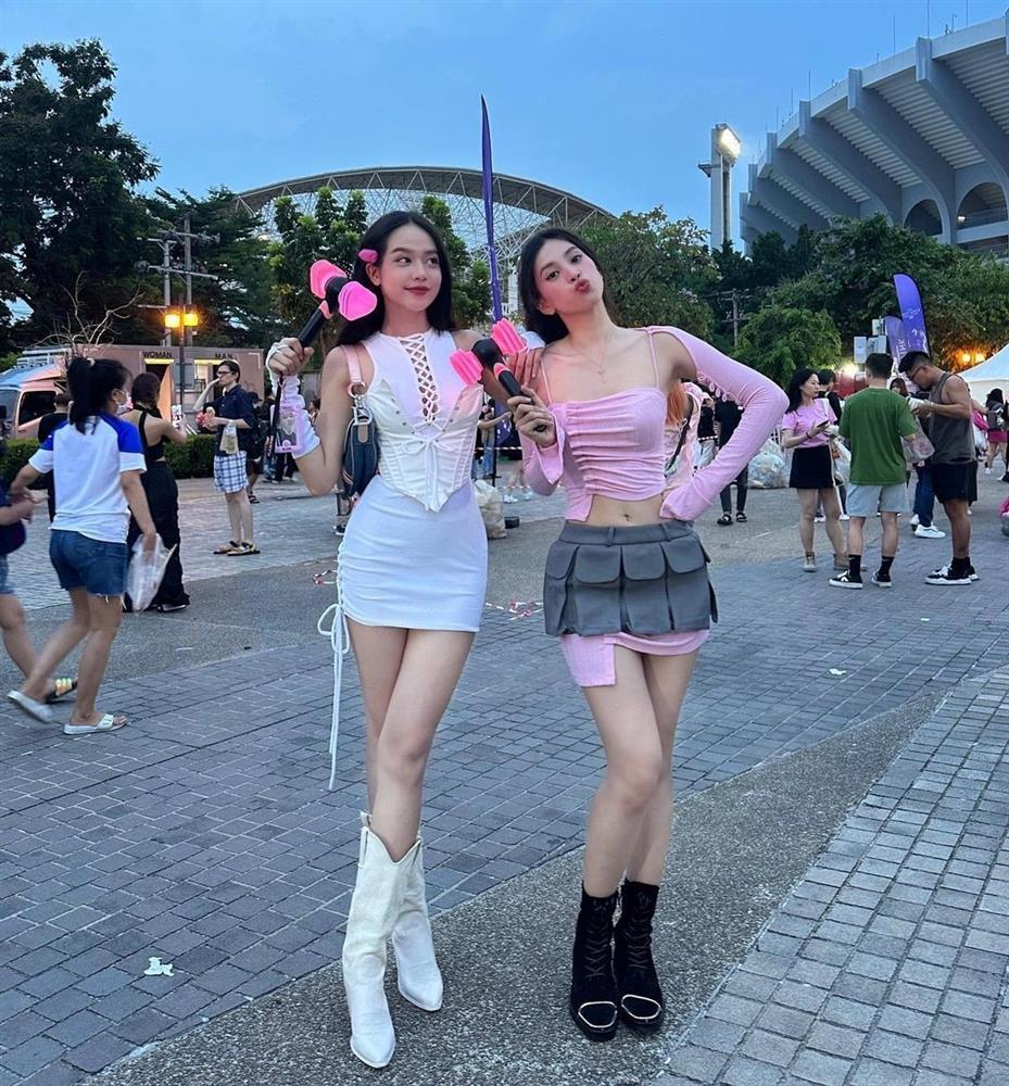 Hoa hậu Thanh Thủy chuộng mặc crop-top khoe eo thon-5