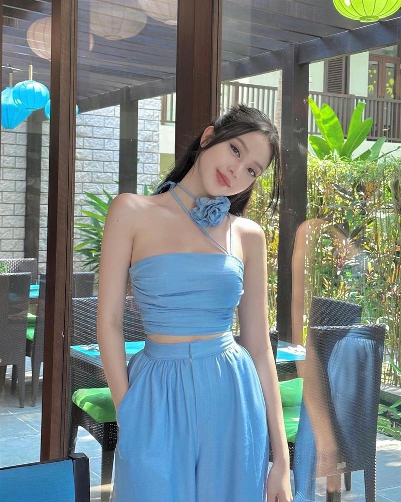 Hoa hậu Thanh Thủy chuộng mặc crop-top khoe eo thon-7