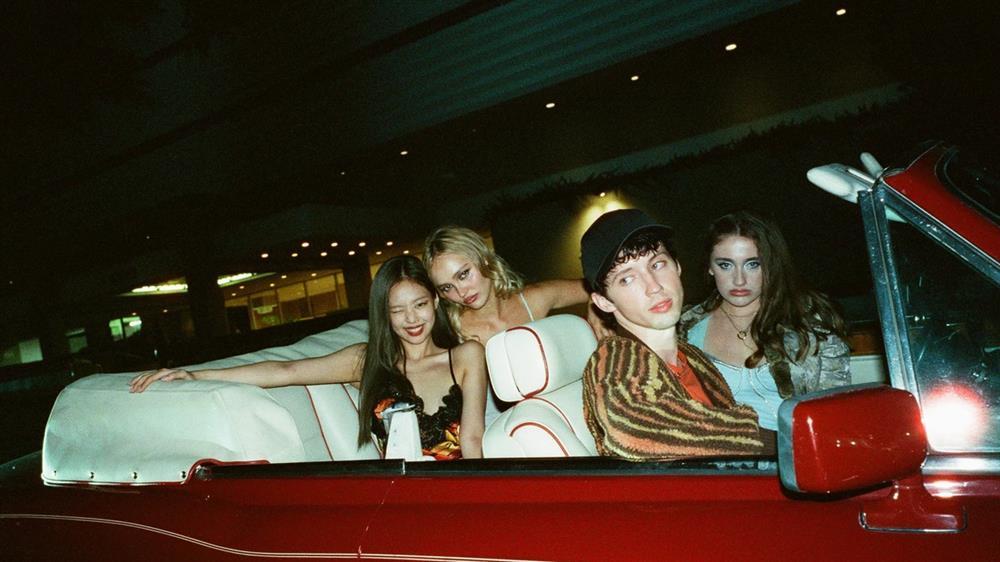 The Idol có Jennie (BlackPink) đang bị chê là rác phẩm, tục tĩu-1