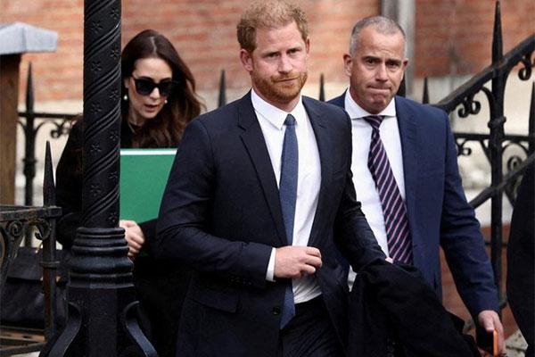 Sự thật Công nương Kate yêu cầu phòng triển lãm gỡ ảnh anh em William - Harry-3