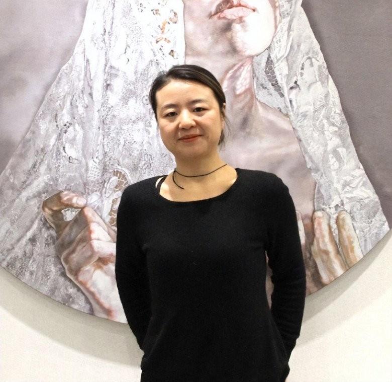 Cắt da mặt được 1 tháng, người phụ nữ 48 tuổi cải lão hoàn đồng, biến thành người khác-1