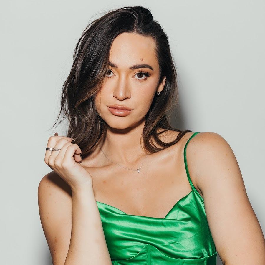 Hot girl mạng để mặt mộc suýt bị cấm lên máy bay vì quá khác ảnh hộ chiếu-3