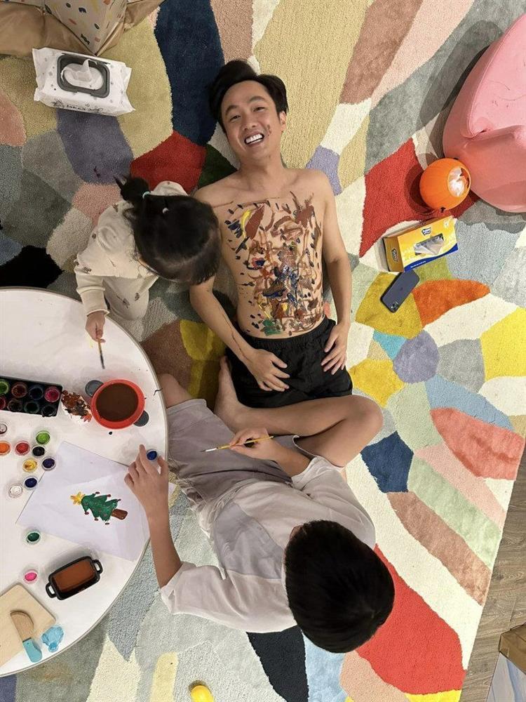 Xả vai doanh nhân, Cường Đô La dành thời gian chăm sóc con gái cưng-3