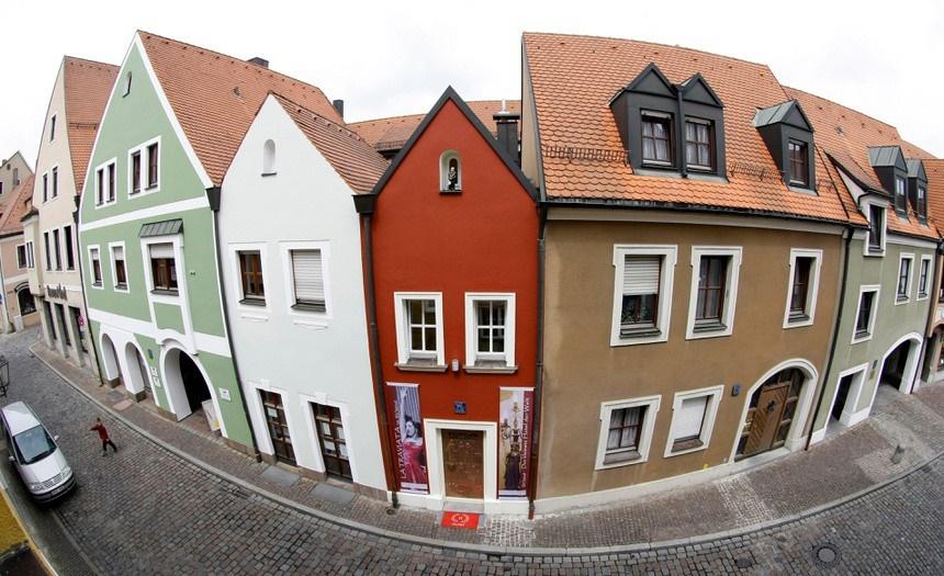 Tình cảnh éo le ở những căn phòng khách sạn bé nhất thế giới-4