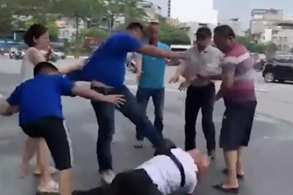 Khởi tố 2 bị can hành hung phóng viên Đài Hà Nội-2