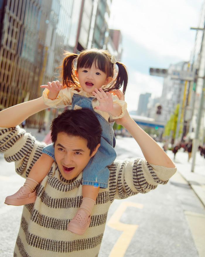 Con gái 3 tuổi của Đông Nhi có sở thích đặc biệt, bộc lộ năng khiếu con nhà nòi-6