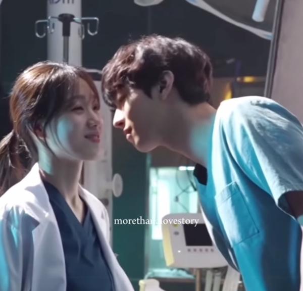 Hóa ra cảnh hôn trên phim Hàn đã qua mặt khán giả thế này-1