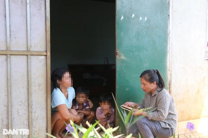 Chuyện ở làng phụ nữ chếnh choáng từ sáng sớm, đàn ông tơ tướp vì rượu-7