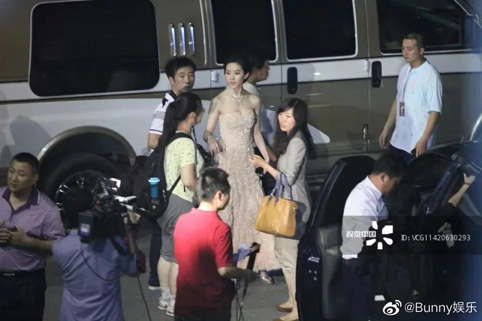 Lưu Diệc Phi chứng minh nét đẹp tỏa sáng ở mọi khung cảnh-1