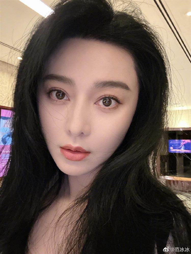 Phạm Băng Băng có 1 bí quyết để giữ làn da trắng mịn ở tuổi 41-2