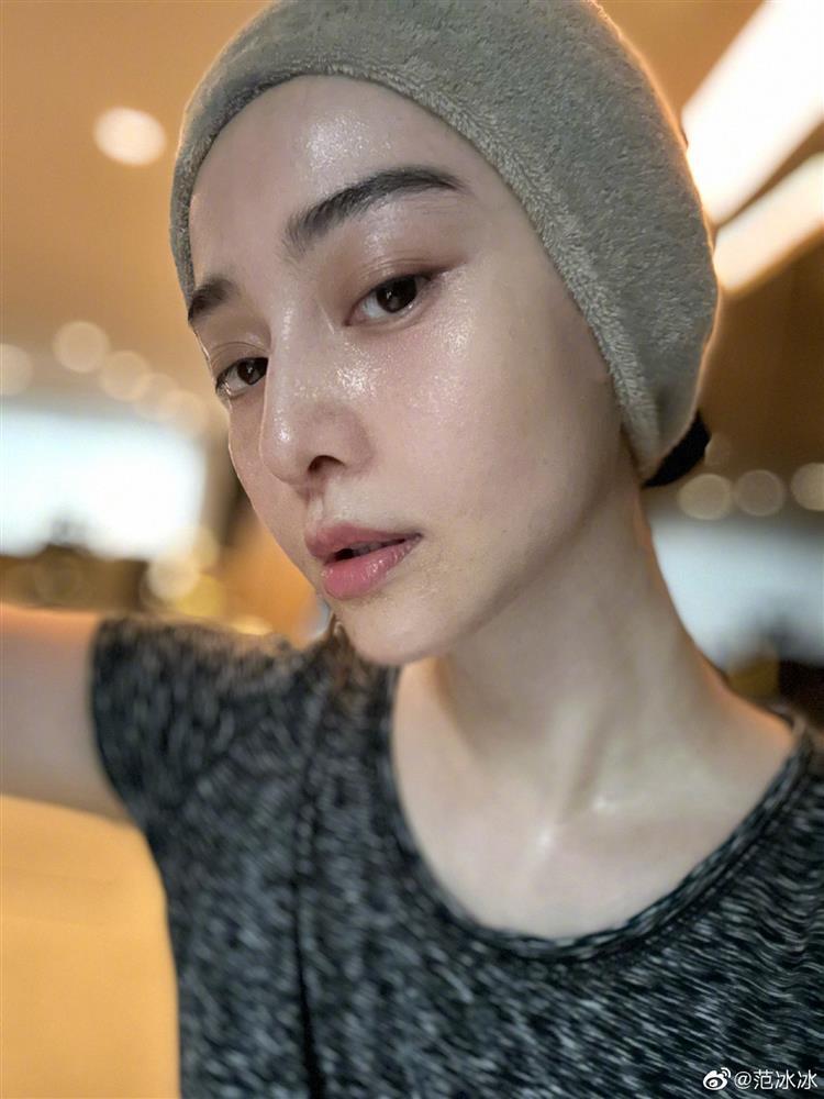 Phạm Băng Băng có 1 bí quyết để giữ làn da trắng mịn ở tuổi 41-4