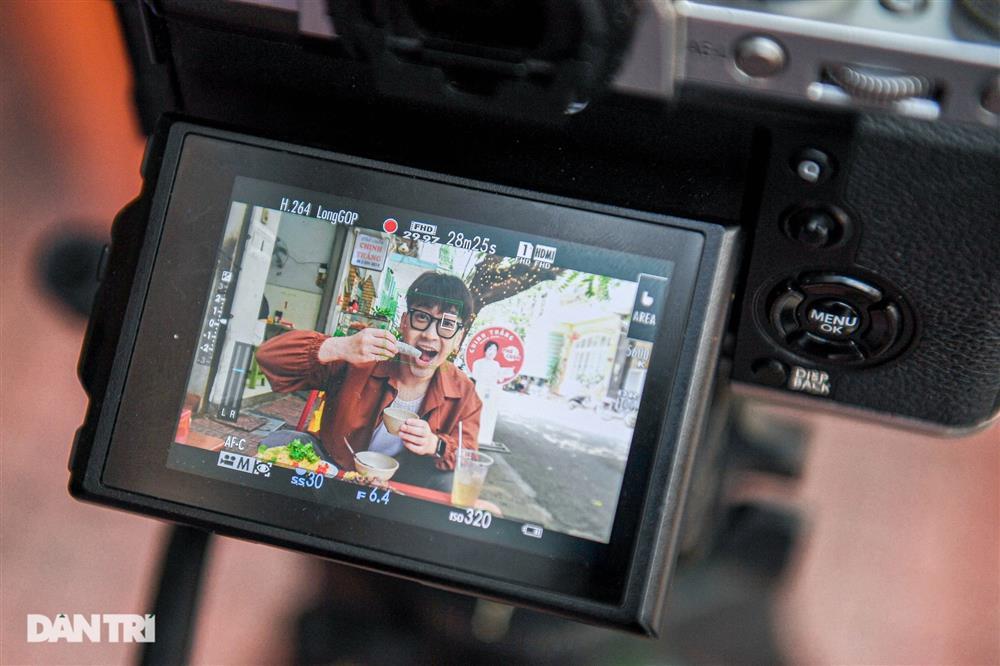 Cuộc sống của reviewer nổi tiếng: Tăng 16kg, bị ném đá vì suốt ngày khen-10