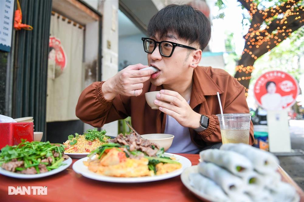 Cuộc sống của reviewer nổi tiếng: Tăng 16kg, bị ném đá vì suốt ngày khen-12