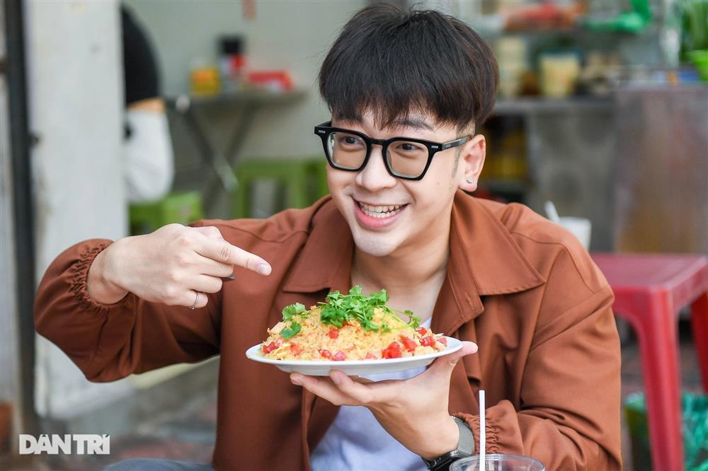 Cuộc sống của reviewer nổi tiếng: Tăng 16kg, bị ném đá vì suốt ngày khen-13