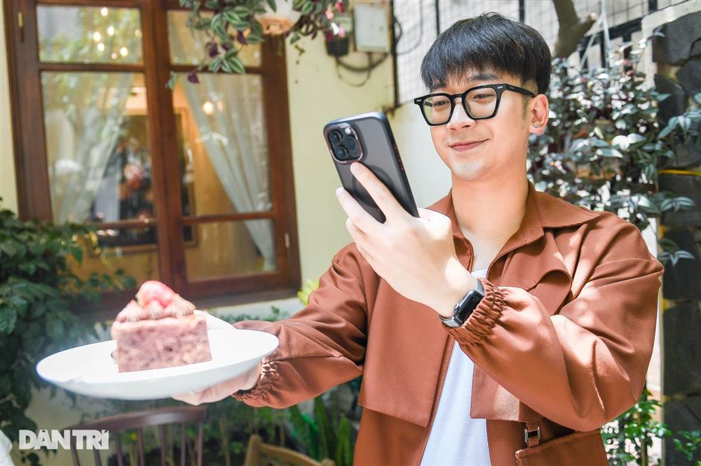 Cuộc sống của reviewer nổi tiếng: Tăng 16kg, bị ném đá vì suốt ngày khen-17