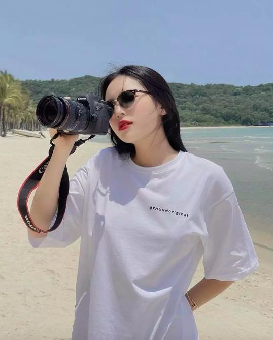 3 style đi biển của Kỳ Duyên: Khoe trọn 3 vòng sexy mà vẫn cá tính-1