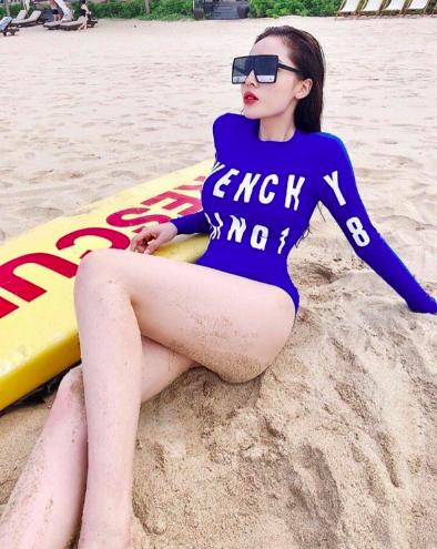 3 style đi biển của Kỳ Duyên: Khoe trọn 3 vòng sexy mà vẫn cá tính-11