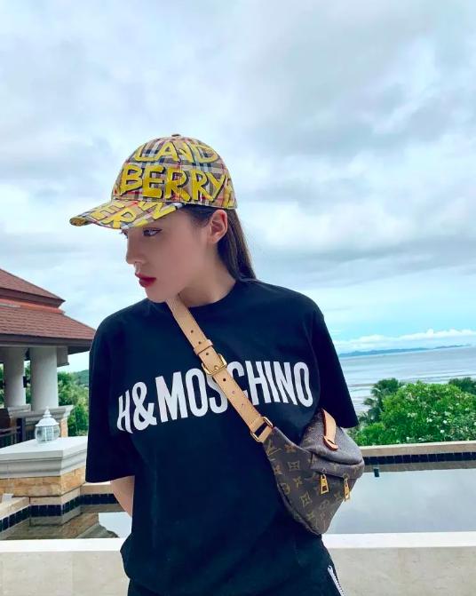 3 style đi biển của Kỳ Duyên: Khoe trọn 3 vòng sexy mà vẫn cá tính-5