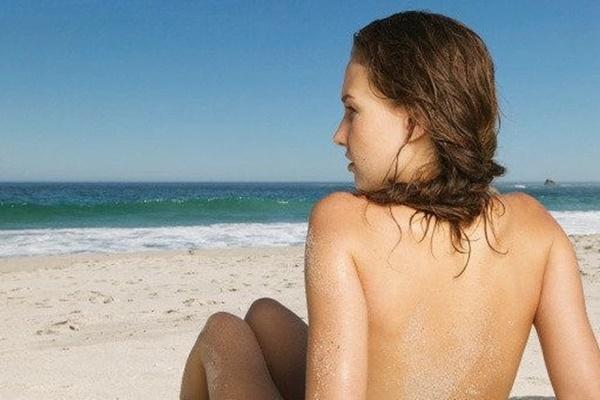 Hơn 2.000 người Australia khỏa thân tắm sông giữa trời lạnh 3 độ C-1