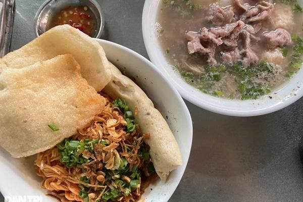 Từ vụ chủ quán đánh, chửi khách ở Hà Nội: Chấp nhận nghe chửi để ăn ngon?-6