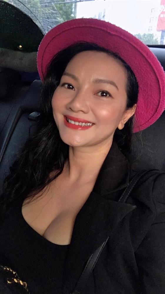 Nữ hoàng cảnh nóng tuổi U50 có mái tóc bạc trắng, thân hình lão hóa ngược-10