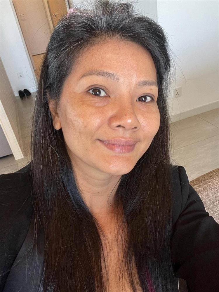 Nữ hoàng cảnh nóng tuổi U50 có mái tóc bạc trắng, thân hình lão hóa ngược-5