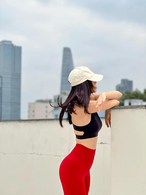 Anh Thư U50 vẫn sở hữu cơ bụng số 11 nhờ ăn loại quả rẻ tiền-7