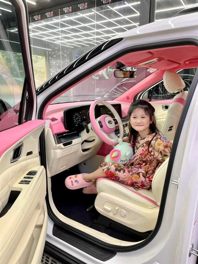 Con gái được lên lớp 2, chồng Đoàn Di Băng thưởng một xe hơi mui trần-4