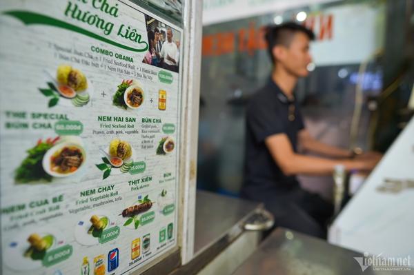 Nhiều khách bực mình khi phải đợi lâu ở quán bún chả Obama-4