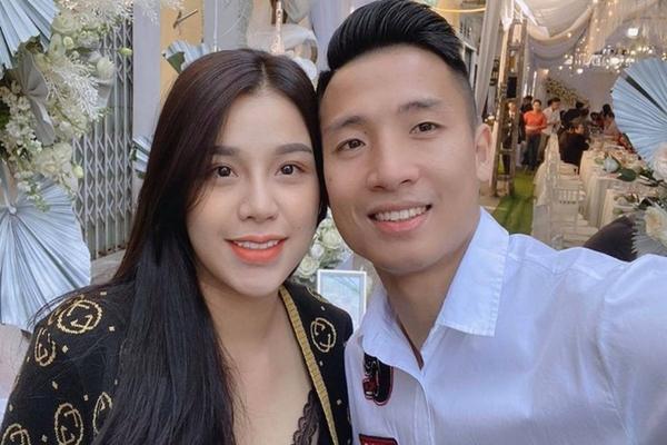 Sắc vóc bà xã trung vệ Bùi Tiến Dũng ra sao sau 2 lần sinh con?-6