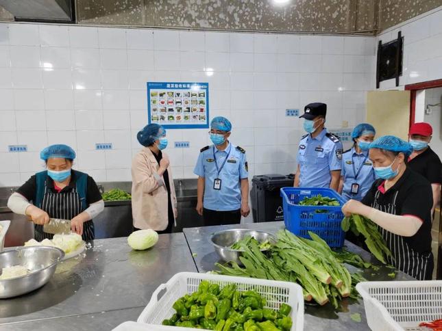 Choáng với cách các tỉnh ở Trung Quốc đãi ngộ sĩ tử trong kỳ thi Đại học-4