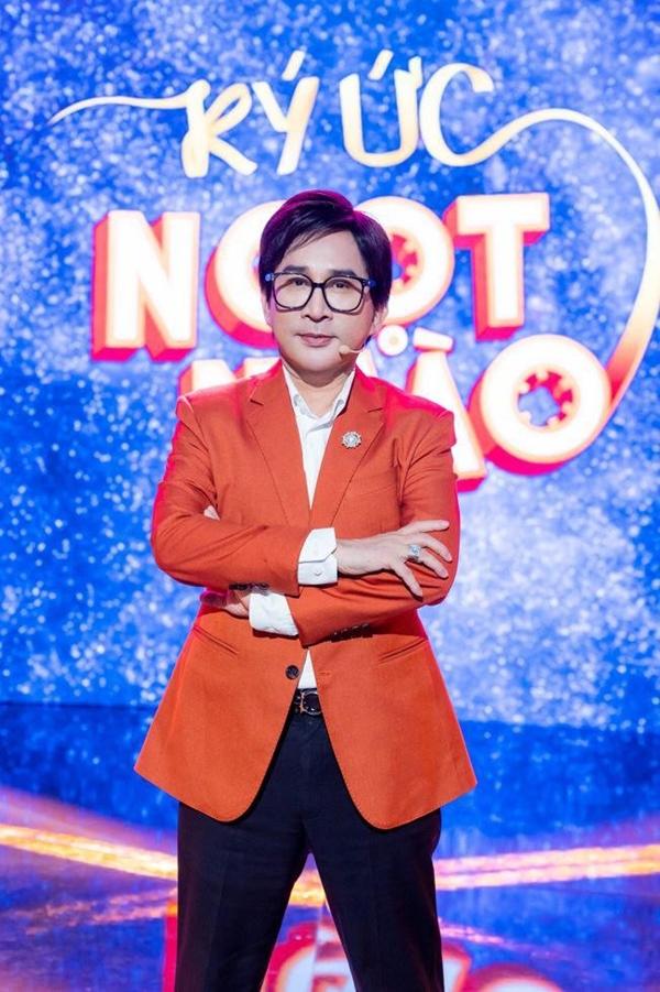 Kim Tử Long bị nói tham khi làm quá nhiều nghề, hé lộ hôn nhân với vợ kém 11 tuổi-1