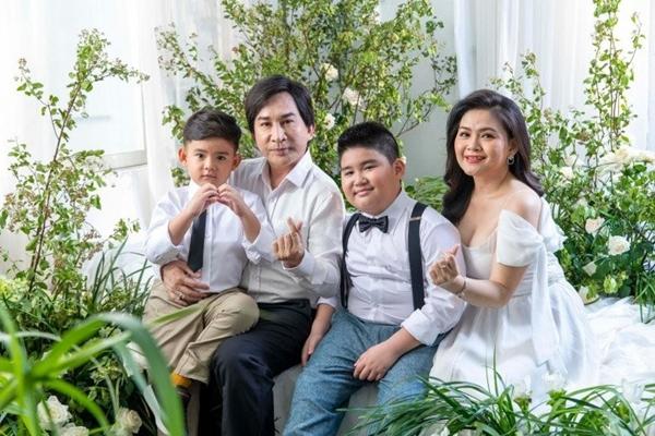 Kim Tử Long bị nói tham khi làm quá nhiều nghề, hé lộ hôn nhân với vợ kém 11 tuổi-6