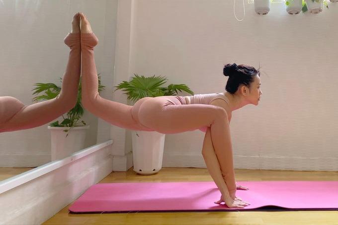 Mỹ nhân mét rưỡi Sĩ Thanh: Vóc dáng nóng bỏng, thay đổi cuộc đời nhờ yoga-4