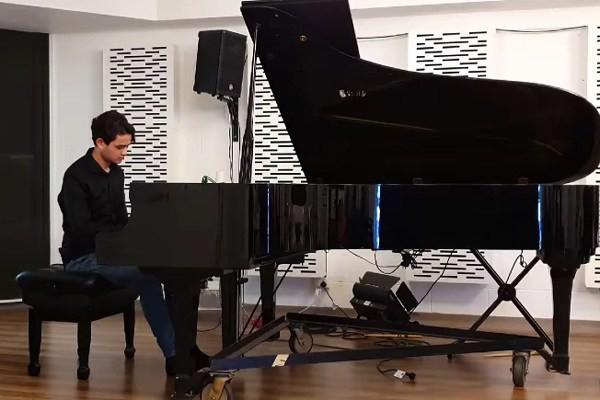 Con gái thứ 3 MC Anh Tuấn với vợ trẻ kém 14 tuổi chưa lộ diện, 2 con riêng lai Tây đẹp như tài tử-11