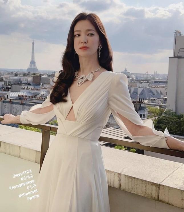 Song Hye Kyo trẻ đẹp khi sánh đôi tình tin đồn kém 16 tuổi-2