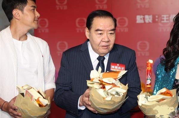 Đại đồ đệ của Hoàng Phi Hồng tái xuất với ngoại hình gây sốc-1