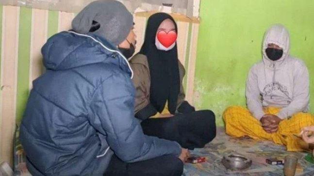 Người phụ nữ bị cả làng đuổi vì cưới 2 chồng, mỗi đêm đợi chồng này ngủ mới đến với chồng kia-1