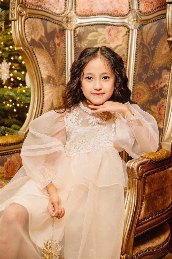 Ái nữ 8 tuổi của Hà Kiều Anh: Nhan sắc tiểu mỹ nhân, học cưỡi ngựa từ nhỏ-14