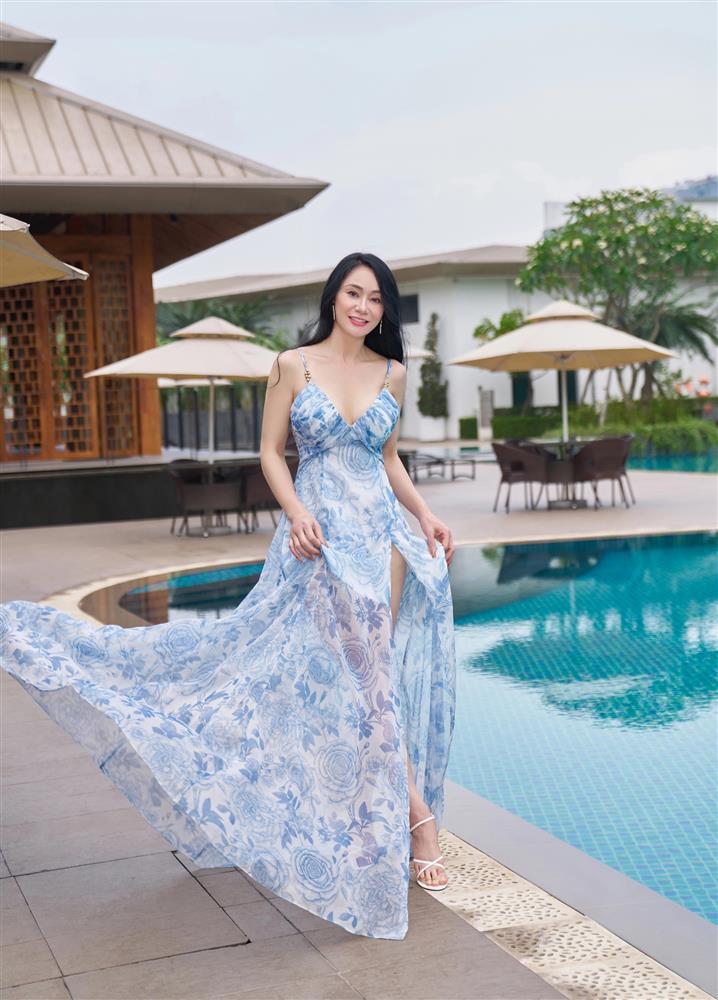 Quách Thu Phương U50 giữ vóc dáng gọn gàng nhờ chăm tập Yoga-3