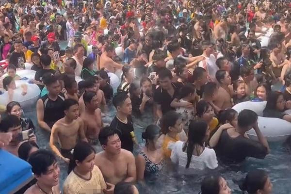 Công viên phải đóng cửa vì gấu lộng hành đi kiếm ăn-3