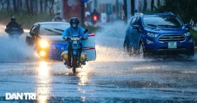 Biển Đông sắp hứng áp thấp nhiệt đới, miền Bắc mưa lớn-1