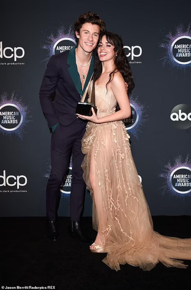 Cặp đôi Shawn Mendes và Camila Cabello chia tay lần 2-2