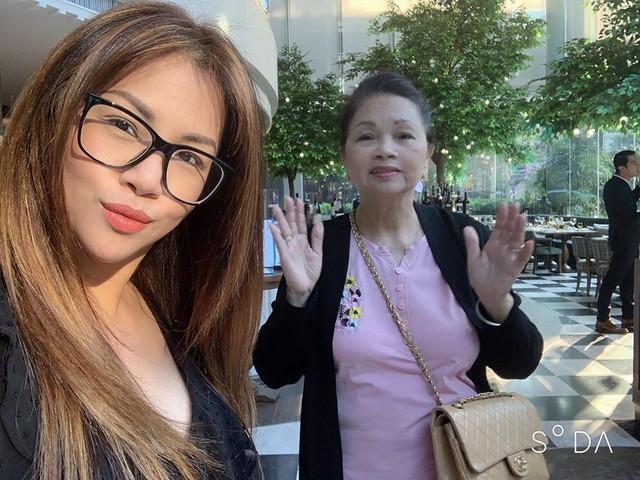 Người phụ nữ quyền lực có 3 cô con gái ca sĩ xinh đẹp, giỏi giang và giàu có-1