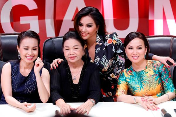 Người phụ nữ quyền lực có 3 cô con gái ca sĩ xinh đẹp, giỏi giang và giàu có-5