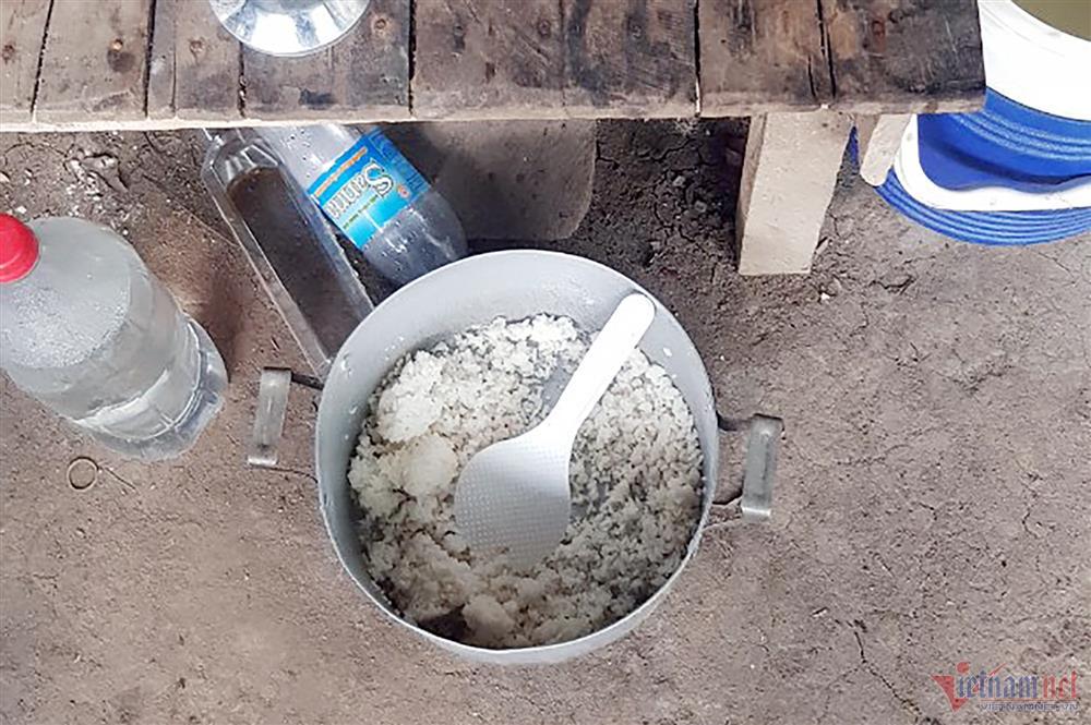 Nồi cơm ăn dở giữa rừng, lộ dấu vết nghi phạm đoạt mạng 3 phụ nữ ở Khánh Hòa-4