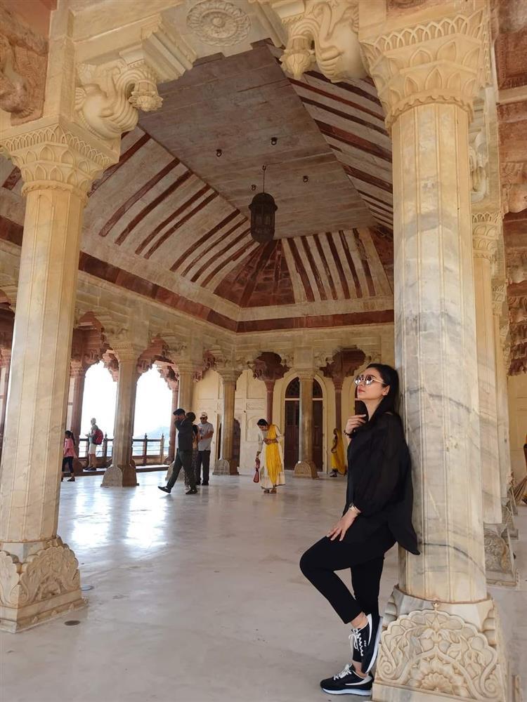 Việt Trinh bất ngờ đăng ảnh đeo nhẫn cưới-3